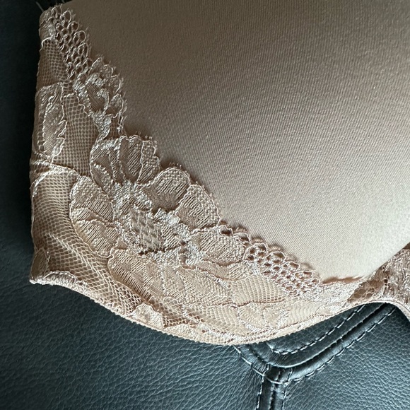Victoria’s Secret Body by Victoria Strapless Bra Nude - Picture 2 of 6